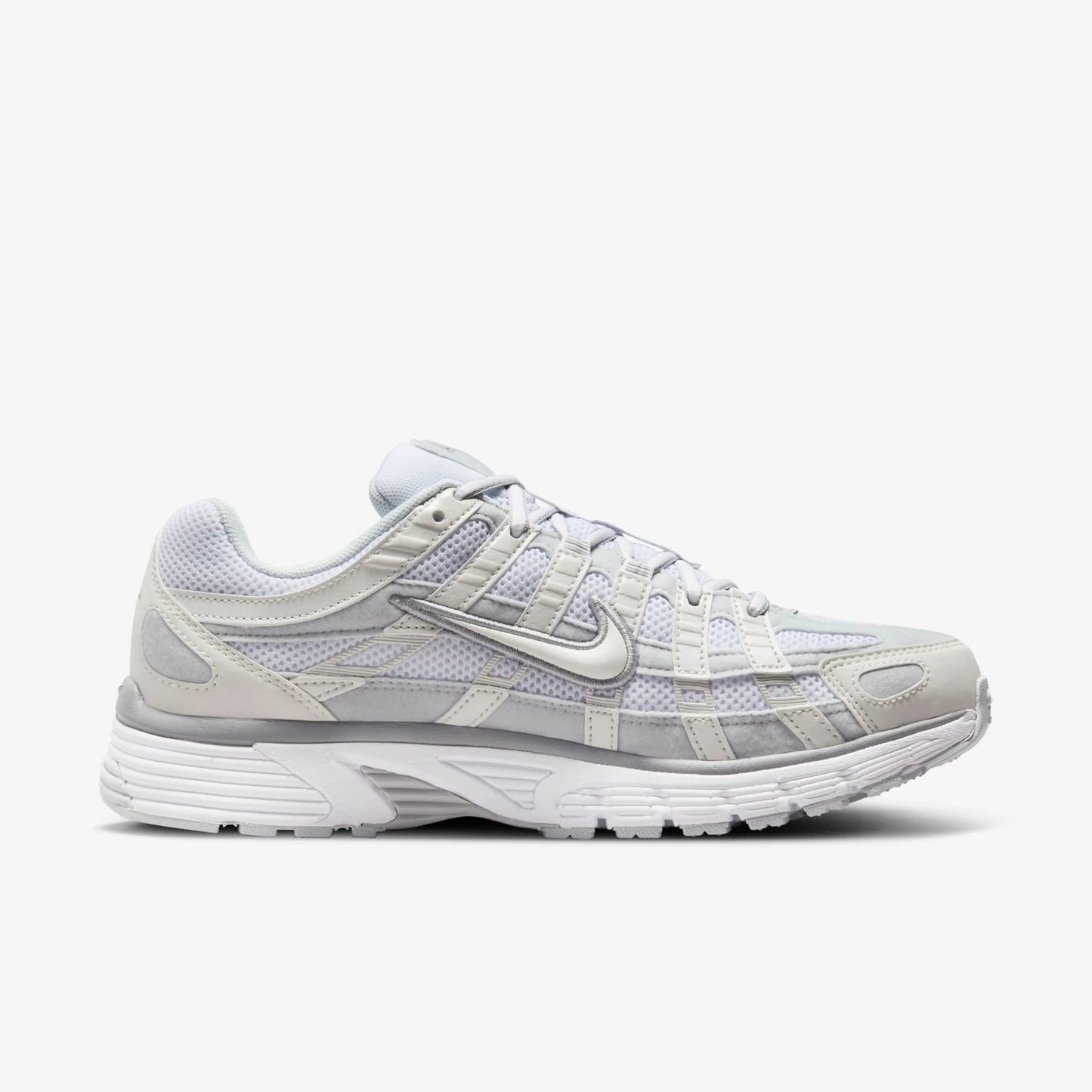 NIKE P-6000 METALLIC SUMMIT WHITE