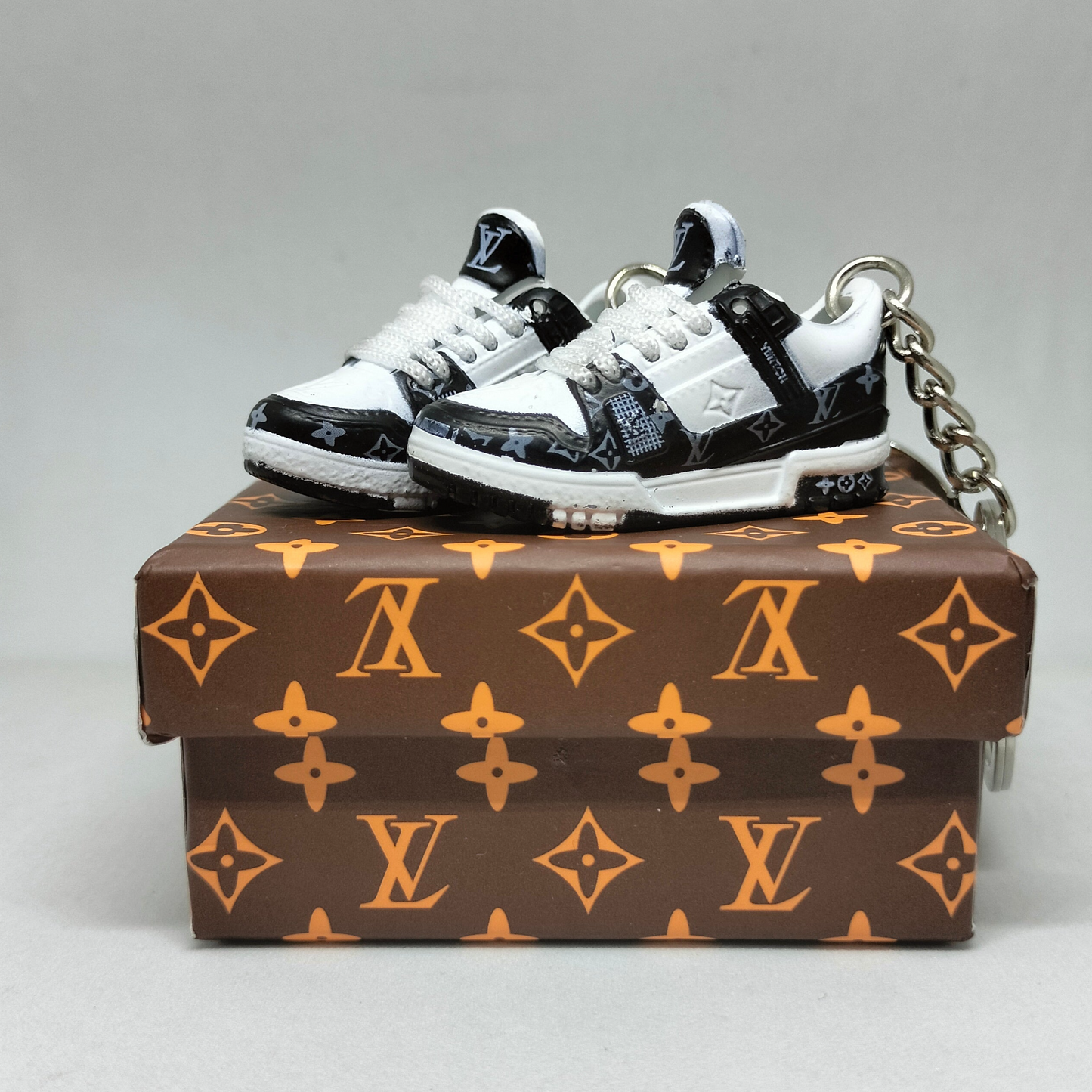 LLAVERO LV TRAINER NEGRA